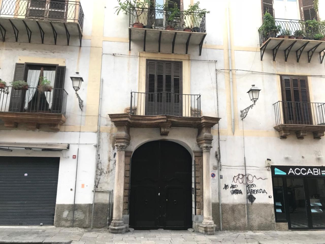 Ai Tre Mercati, Palermo